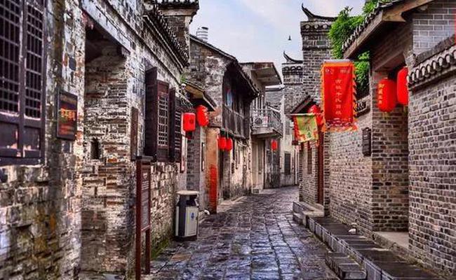 东北女子去江西出差,在宴会上吃饭,菜上桌顿时心凉:这怎么吃?